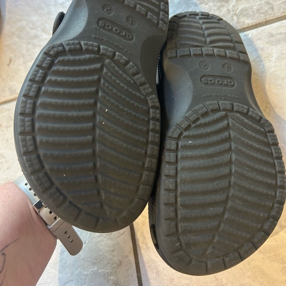 Classic Black Crocs for Youth, Sz 2 - Picture 3 of 3